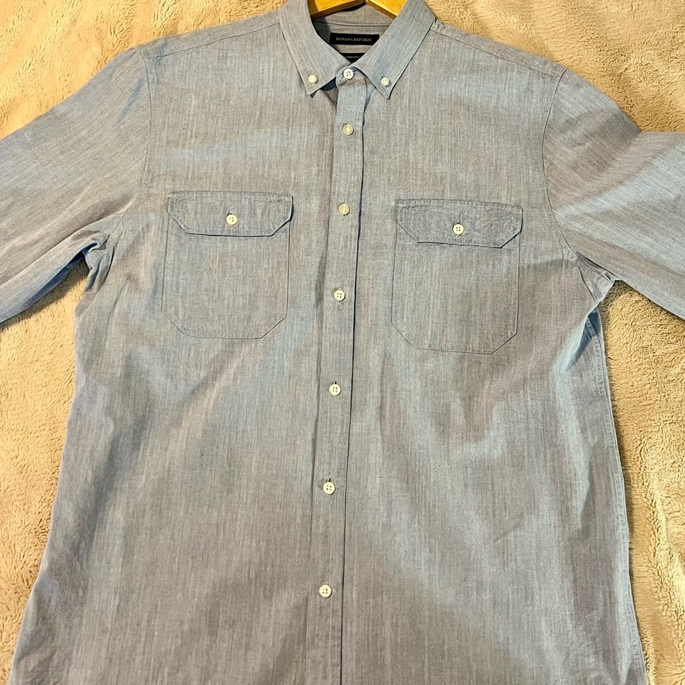 Banana Republic Light Blue Casual Button-Down Shirt